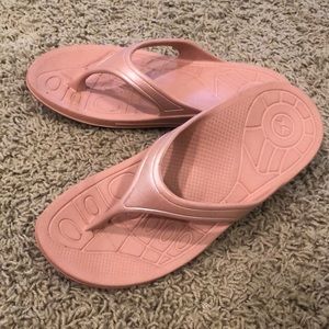 Aetrex Flip Flops ..Like New!!